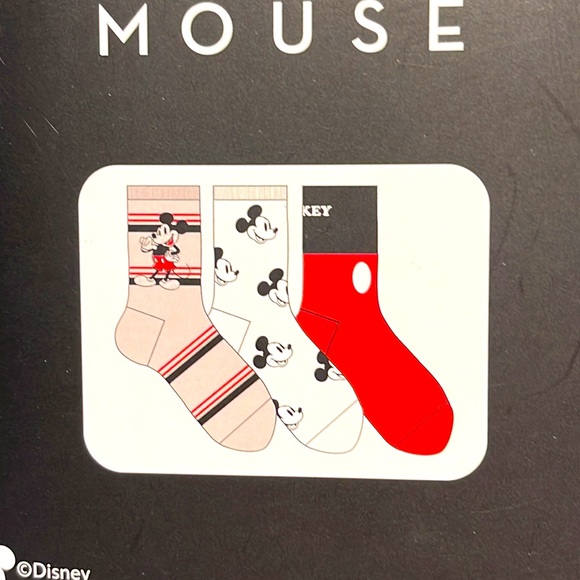 ❤️🖤NIB/Disney’s Mickey Mouse 3 pairs of crew socks in gift box. Size 4-10 - Picture 2 of 7